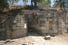 Gate in the temnos wall.