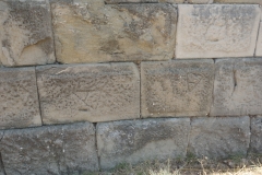 Mason marks on the temnos wall.