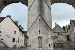 Detail of the cuts in the northern facade of the Porte d’Arroux from the construction of the Notre-Dame d’Arroux church.