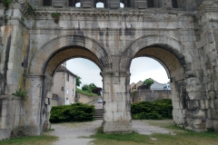 Detail of the portals in the eastern facade of the Porte Saint-André.