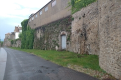 City walls along Boulevard des Résistants Fusillés just past the intersection with Rue du 19 Mars 1962.