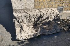 Entablature in the southeast corner of the Église Sainte-Marie-Madeleine d’Avenches.