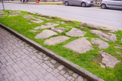 Road section along Mitropoleos near the intersection with Patriarchou Ioakim.